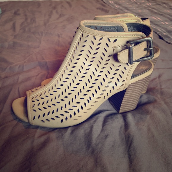 Shoes - 🔹Peep Toe Booties🔹